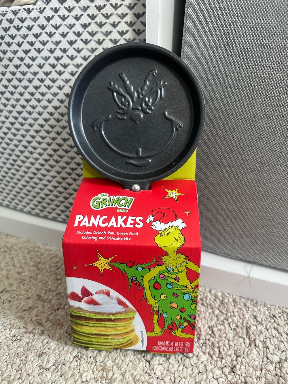 The Grinch Pancake Kit with Green Pancake Pan - Black Pan, Green Pancakes